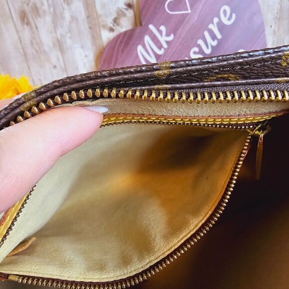 Louis Vuitton Looping MM - Picture 5 of 13